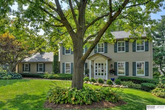 9961 Essex Dr, Omaha, NE 68114