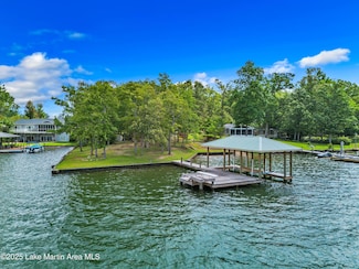 133 N Holiday Dr, Dadeville, AL 36853