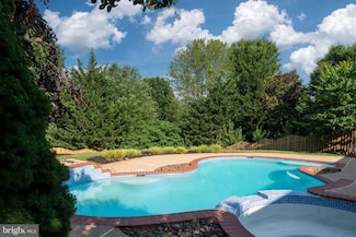 715 Constantine Ct, Warrenton, VA 20186
