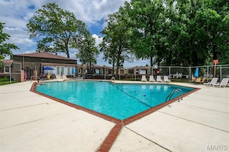 4294 Chateau de Ville Dr Unit G, Saint Louis, MO 63129