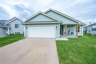 3403 Oak Dr SW, Bondurant, IA 50035