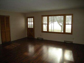 620 Woodlawn Dr, Prophetstown, IL 61277