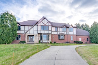 4700 Barnsleigh Dr, Akron, OH 44333