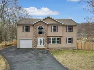 551 Highland Dr, East Stroudsburg, PA 18302