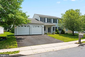 794 Hunter Dr, Pennsburg, PA 18073