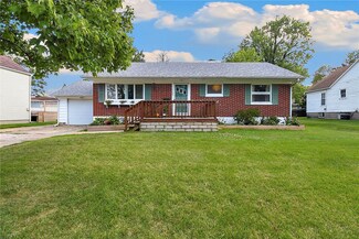 1150 Buchanan Ave, Charleston, IL 61920