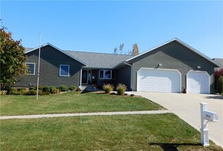 2018 Reed St, Grinnell, IA 50112