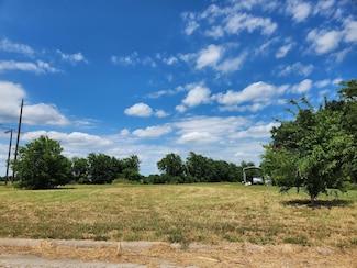 402 Andrew Dr, Mabank, TX 75147