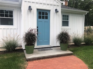 28 Kyle Rd, Hampton Bays, NY 11946