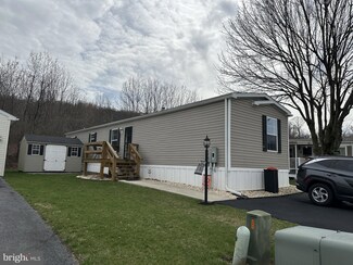 21 Mountain View Ln, Blandon, PA 19510