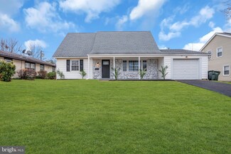 13 Globe Ln, Willingboro, NJ 08046