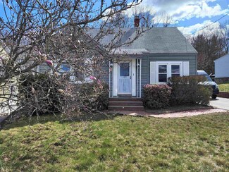 15 Valley St, Allenstown, NH 03275