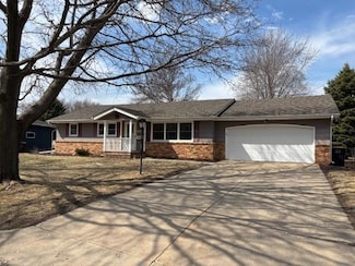 1060 Madison St S, Shakopee, MN 55379