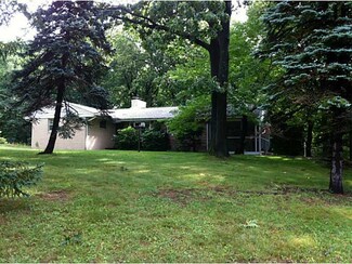 465 Watters Station Rd, Evans City, PA 16033