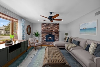 46 Wing Ln, Acushnet, MA 02743