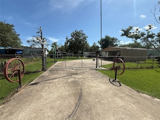 227 Cotton St, Freeport, TX 77541