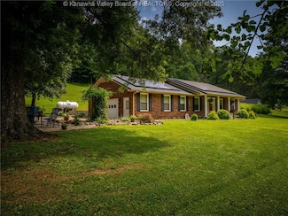 1285 Hudson Valley Dr, South Charleston, WV 25309