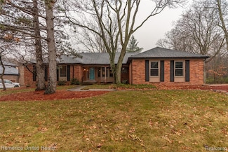 36469 Parklane Cir, Farmington Hills, MI 48335