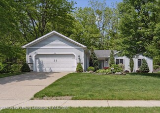 304 Williamsburg Rd, Lansing, MI 48917