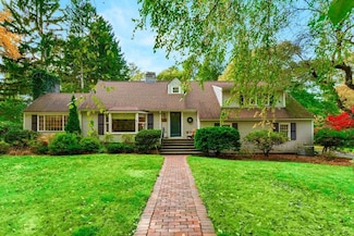 12 Winthrop Rd, Wayland, MA 01778