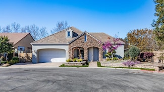 11 W Serena Ave, Clovis, CA 93619