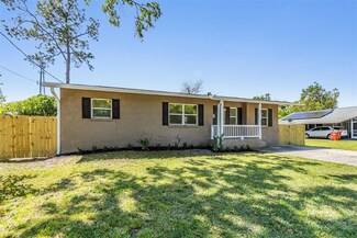 1817 E Calhoun St, Plant City, FL 33563