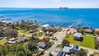 3158 Bay St, Gulf Breeze, FL 32563