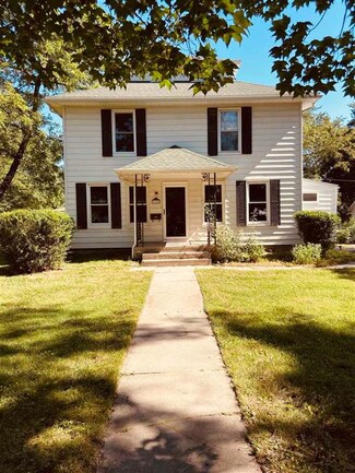 718 W 3rd St, Halstead, KS 67056