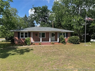 327 W North St, Autryville, NC 28318