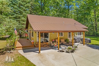 2915 Boulan Dr, Lewiston, MI 49756