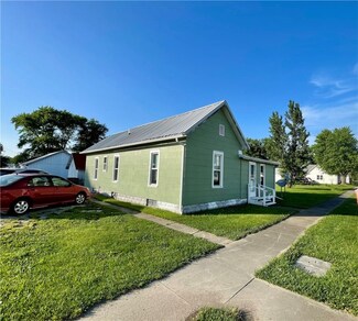 121 Oak Ave, Montrose, IL 62445