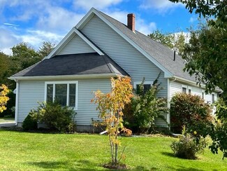 11 Schooner Dr, Rockland, ME 04841