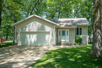 1052 Wildwood Ln, Muskegon, MI 49441