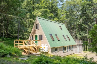 18 Hemlock Hill Rd, Newfane, VT 05345