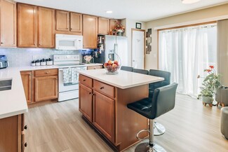 886 Ledgestone Dr, Saint Paul, MN 55115