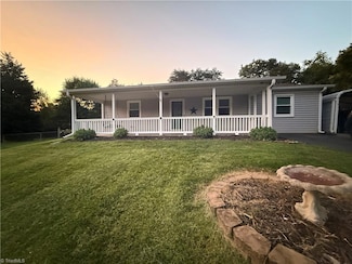 126 Cedardale Ln, King, NC 27021