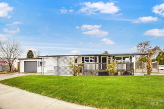 69 Rose Cir, Meridian, ID 83642