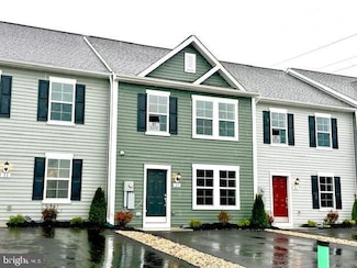 37 Needle Ct, Bunker Hill, WV 25413