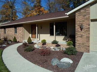 1523 River Run Ct, Fort Wayne, IN 46825