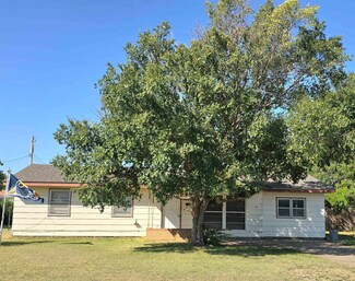 1317 Felten Dr, Hays, KS 67601