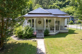 6536 Marrowbone Creek Rd, Elkhorn City, KY 41522