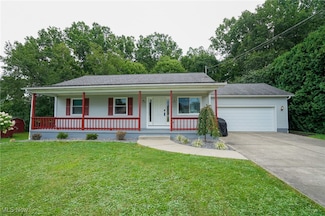 395 Eastwood Dr, Hubbard, OH 44425