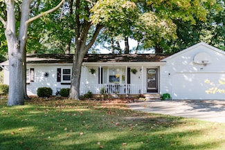 1231 Fallingbrook Dr SE, Grand Rapids, MI 49508