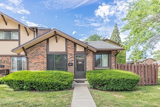 18W052 Lowell Ln, Villa Park, IL 60181