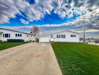 2223 W Madison Ave, Norfolk, NE 68701