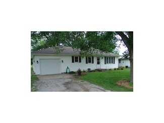 914 N Davis St, Hamilton, MO 64644