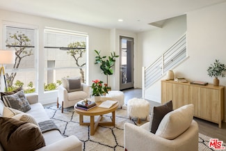 6067 W Studio Ct, Los Angeles, CA 90038