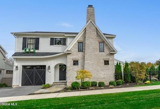 34 Hyde St, Saratoga Springs, NY 12866