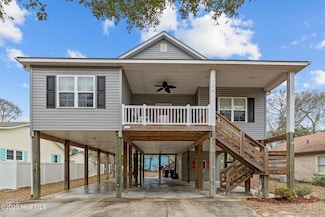 102 NW 2nd St, Oak Island, NC 28465