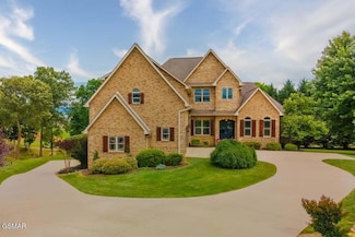 118 Luxury Ln, Dandridge, TN 37725